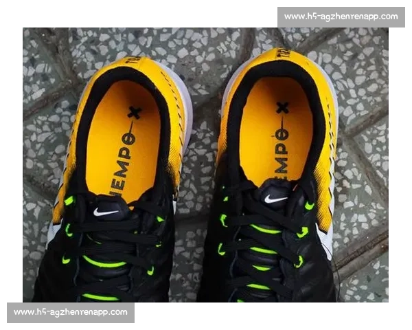 五大联赛专业足球训练服打造赛场级训练体验与舒适科技解析